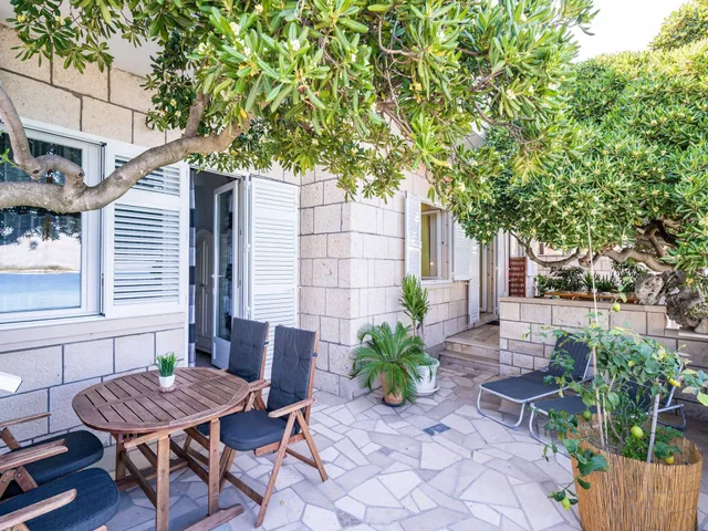 Apartments Nikolina, Lumbarda