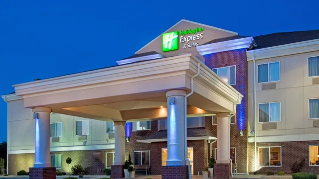 Holiday Inn Express & Suites Dickinson by IHG