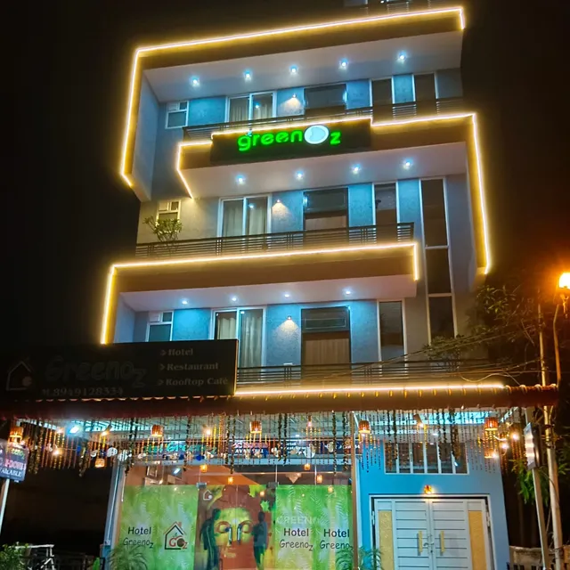 Hotel Greenoz, Restaurant & Rooftop Cafe