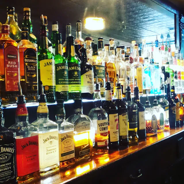 Liquid Lounge + Kitchen