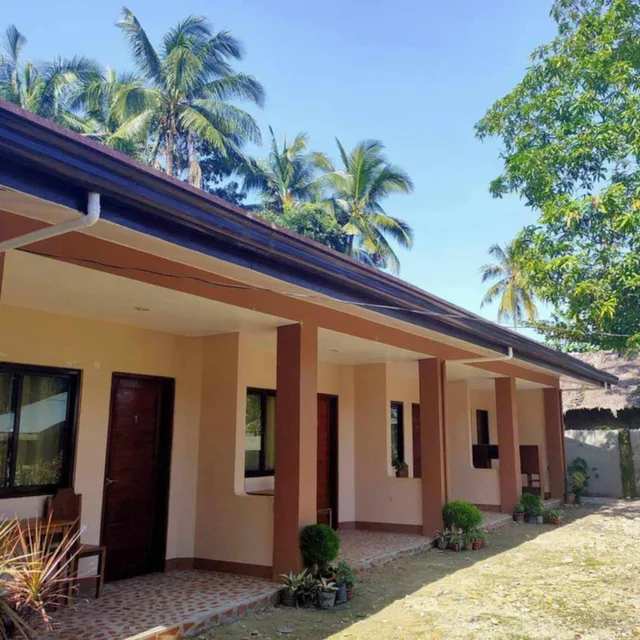 2 Seasons Tourist Inn