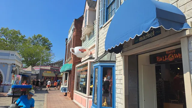 Looney Tunes Main Street Market