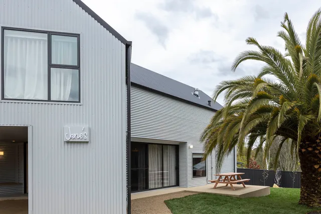 John and Jane's Beechworth