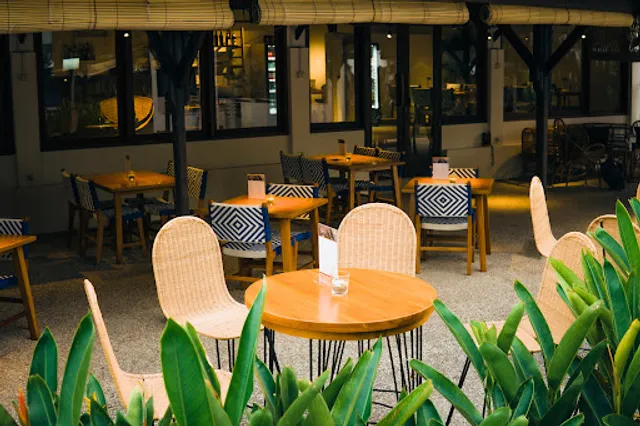 Sea Breeze, Steaks & More