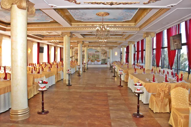 Three Hills, Restaurant