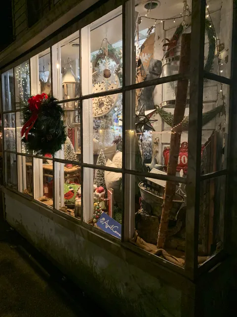 Raquel's Home & Garden