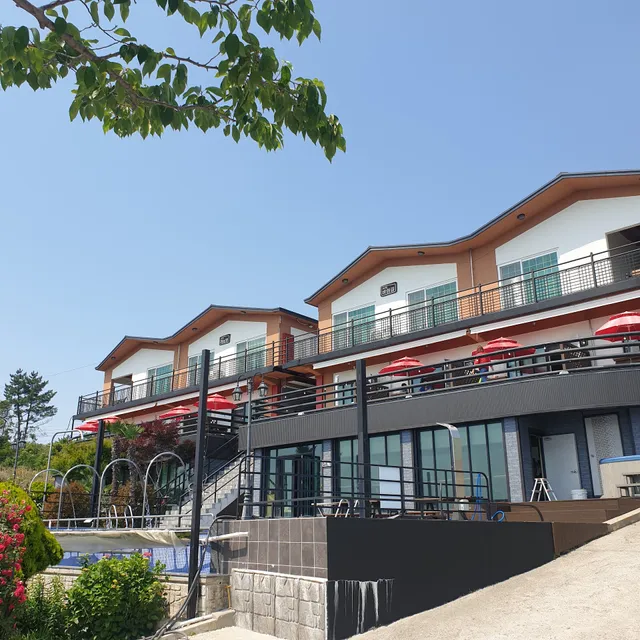 Namhae Skyblue Sea Pension