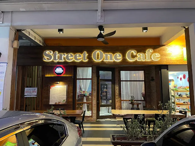 Street One Cafe Italian Restaurant