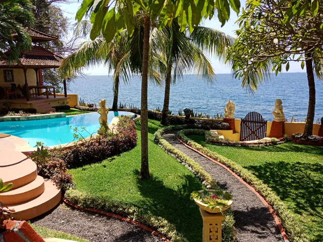 Teluk Indah Beach & Pool Villa