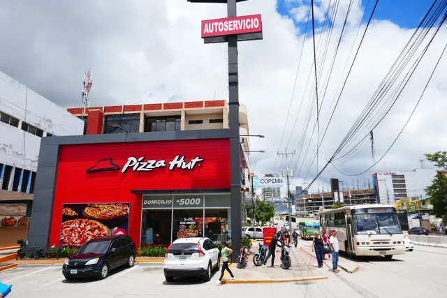 Pizza Hut • Plaza Miraflores