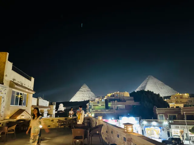 Sphinx Palace Pyramids View inn