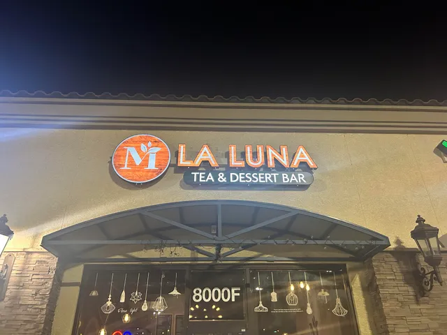 La Luna Tea and Dessert Bar