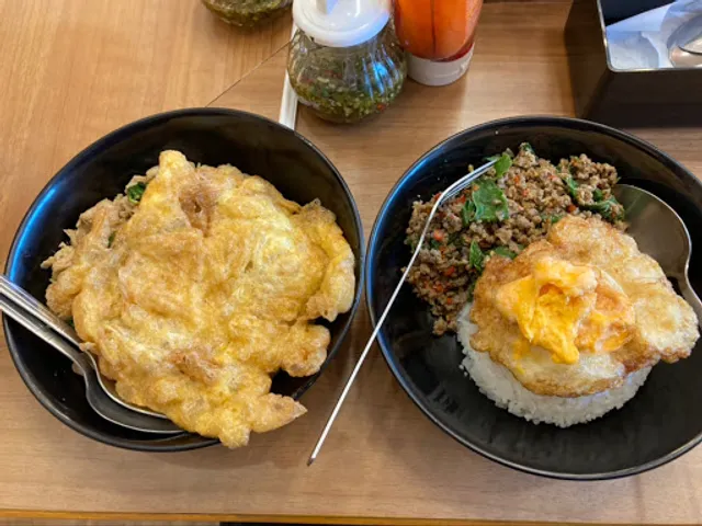 MOOMGAPAO มุมกะเพรา สุขุมวิท71