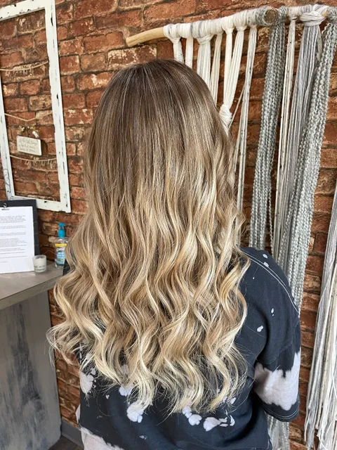 Tangled Up Salon- Fishers