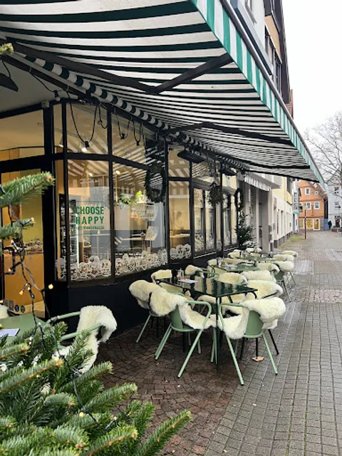 M’ZEHN - NICE PEOPLE, GREAT COFFEE AND FOOD