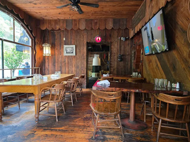 Lighthouse Restaurant & Bar