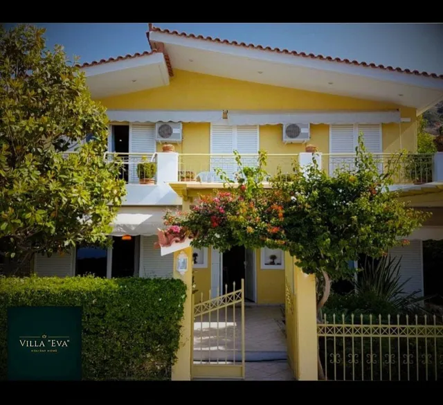 Villa "Eva" - Entire Beachfront Holiday Home (4 seasons)