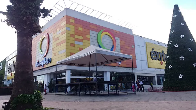 Diver Plaza Shopping Center