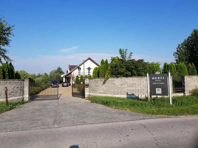 Merci Hotel