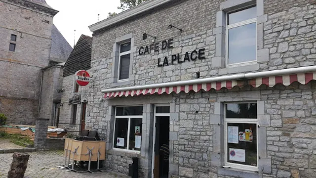 Cafe de La Place. Brasserie Restaurant