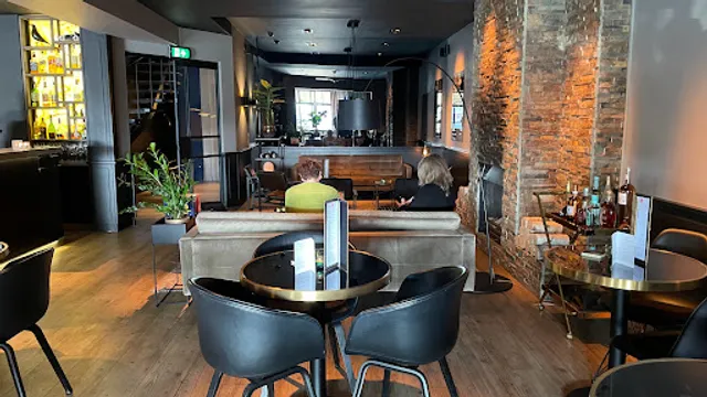 Emma | Dinner & Drinks