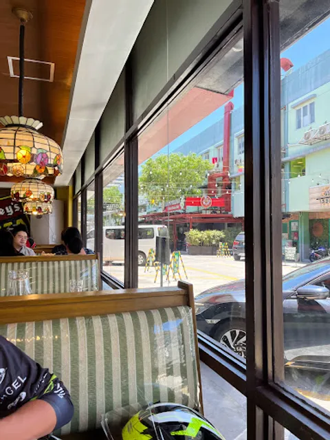 Shakey's Pizza Parlor - Domestic Airport