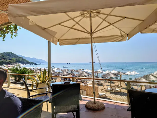 Spyros Bar Restaurant