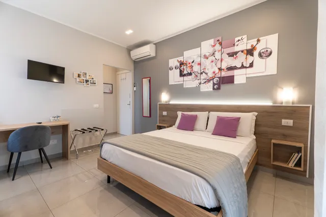 Affittacamere Orchidea for tourists and Hesperia Hospital