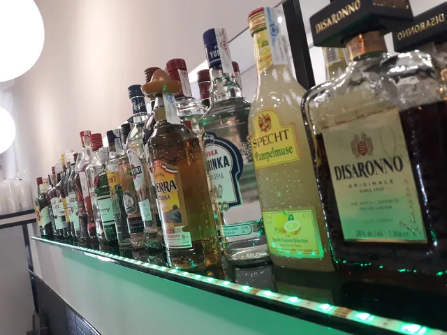 El Bar de las Chicas copas café’s