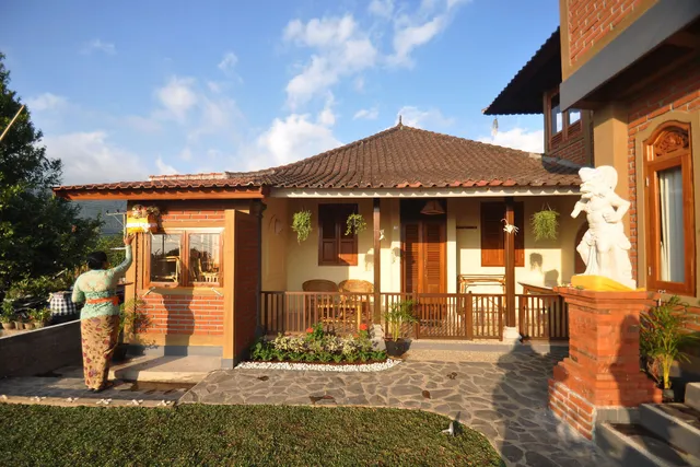 Meme Surung Guesthouse and Warung Dedalu Restaurant