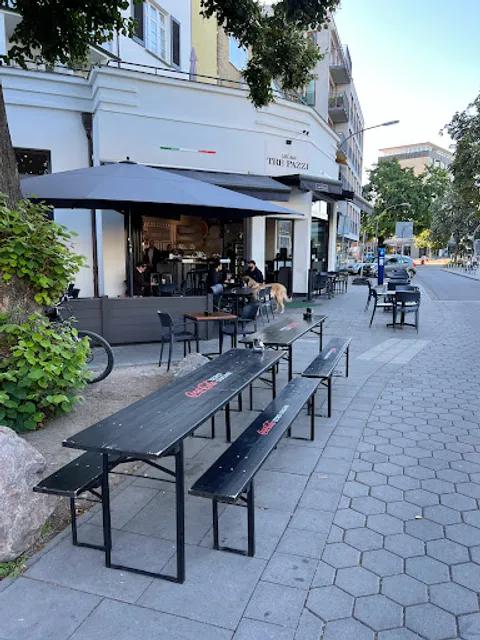 TRE PAZZI Café & Bar