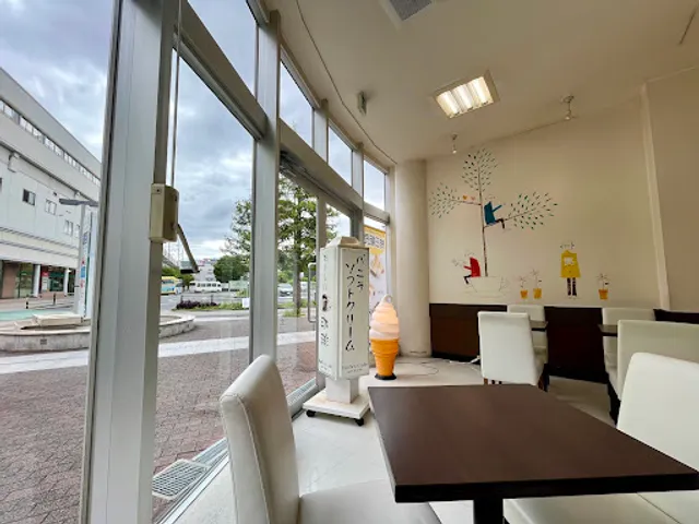 Holly’s Café - Suminodo Station