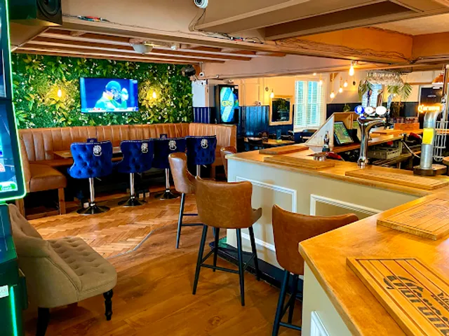 The Crown - Pub - Restaurant - Live Music