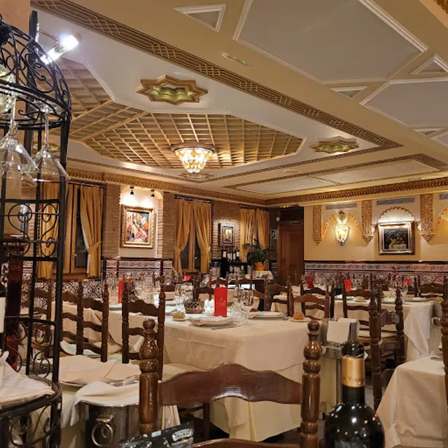 Restaurante La Giralda - Tu Rincón de Andalucía en Madrid -