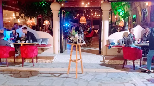 The CroWn Bar ( coffee cocktail bar)