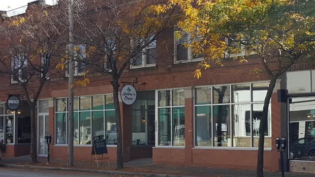 Nature's Oasis - Convenience Market & Cafe