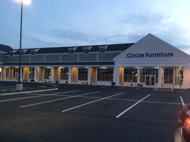 Circle Furniture - Middleton