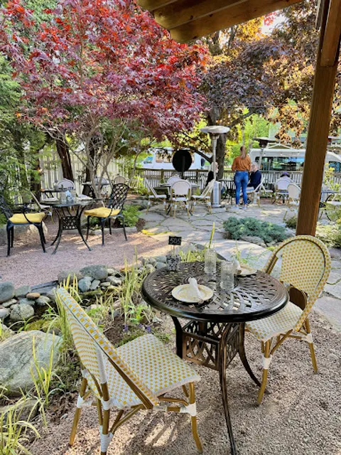 Project Social Kitchen & Bar