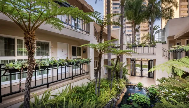 Beverly Hills Plaza Hotel & Spa