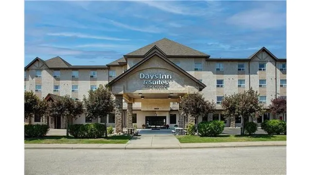 Days Inn & Suites by Wyndham West Edmonton
