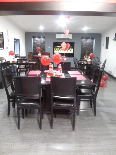 Restaurant y Mariscos "Dora's Food."