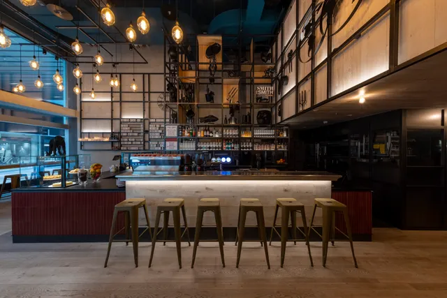 Leon's Loft - Coffee, Bar & Grill