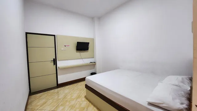Gorland Hostel near GOR Satria Purwokerto Mitra RedDoorz