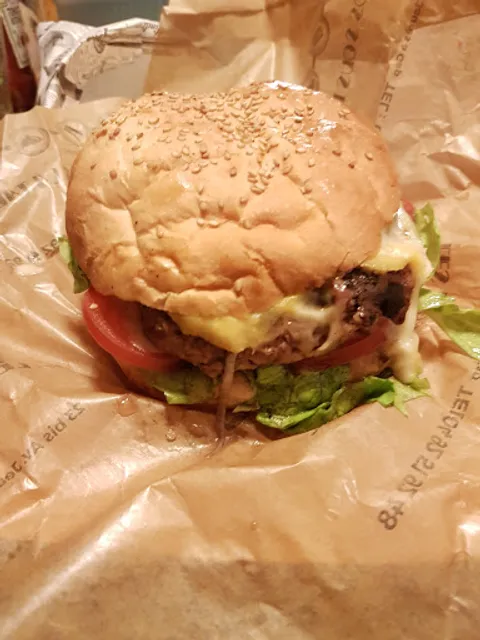 Les Pieds sous la table