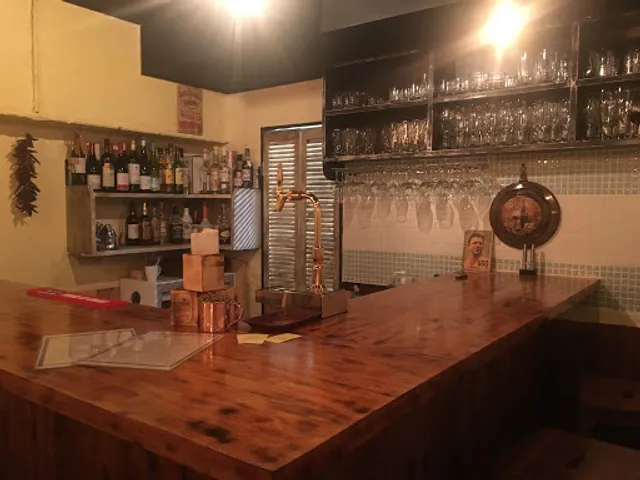 DÖBRÖGI Hungarian Bar & dining