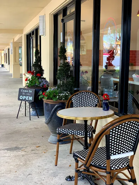 Le Petit Paris Cafe Mandarin