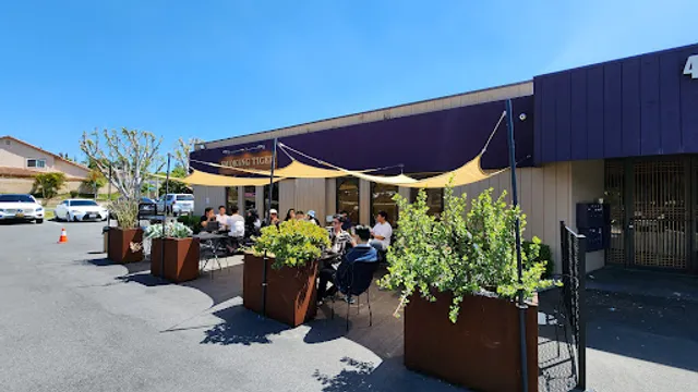 Smoking Tiger Coffee & Bread