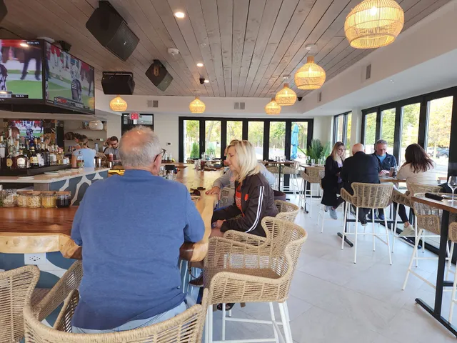 Wave Lakeside Dining - Marblehead, OH