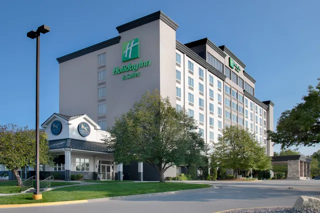 Holiday Inn & Suites Overland Park-West by IHG