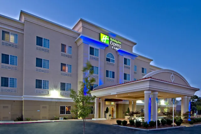 Holiday Inn Express & Suites Klamath Falls Central by IHG